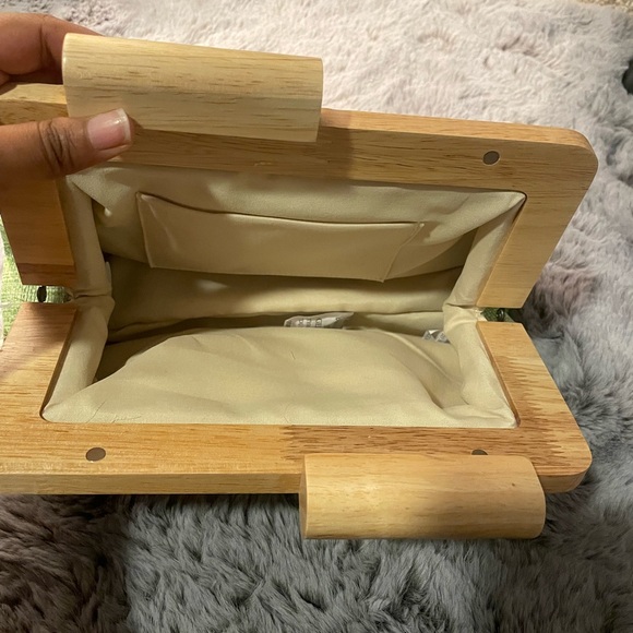 Francesca’s Pleatedwood Clutch Light Green / Super Cute Handbag - Picture 4 of 4